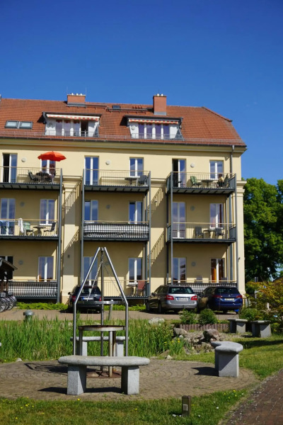 Einraumapartment mit Seeblickbalkon