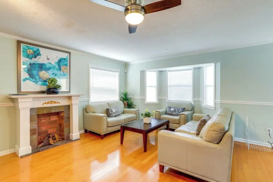 4 Mi to Beaches: Alluring Largo Hideaway!