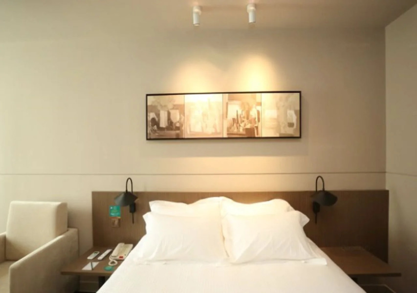 Jinjiang Inn QinZhou East Station City Government