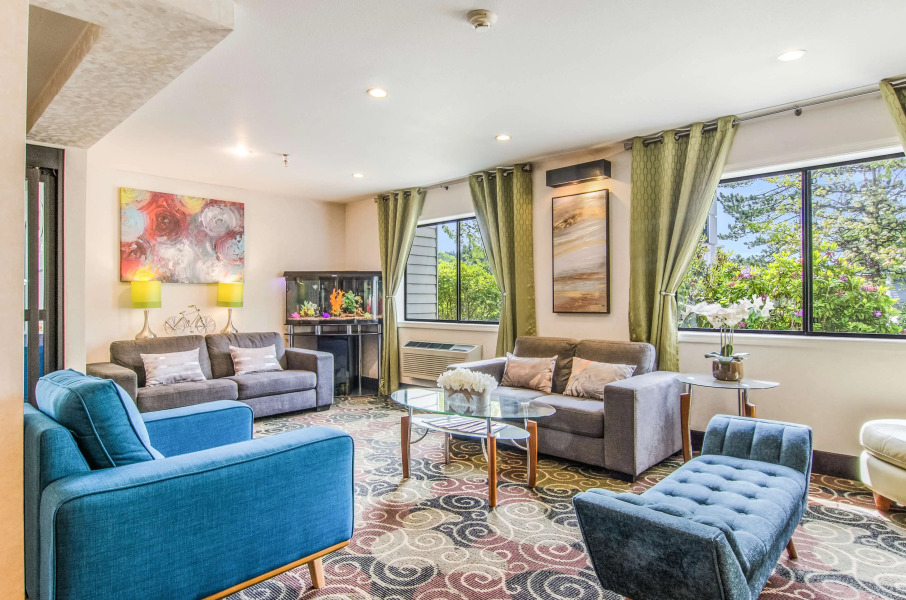 GuestHouse Inn & Suites Hotel Poulsbo