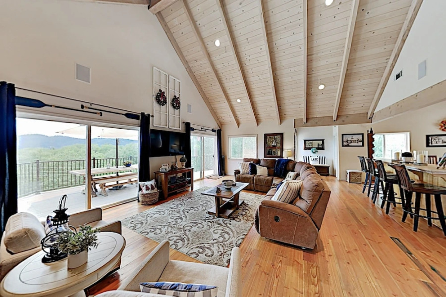 Bearfoot Lodge - Lake-view Escape W/ Private Decks 4 Bedroom Home