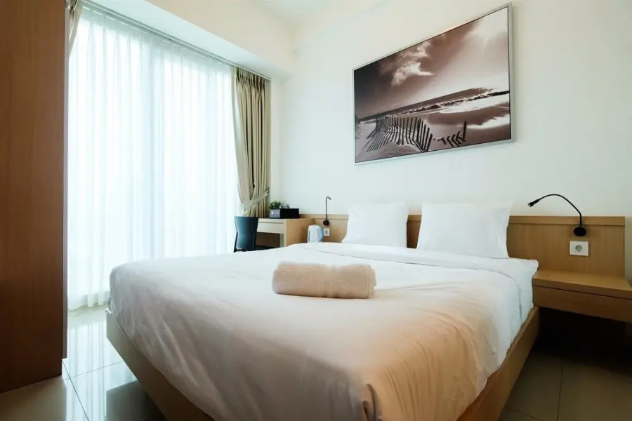 Homey Studio Room Tree Park Apartment near BSD City By Travelio