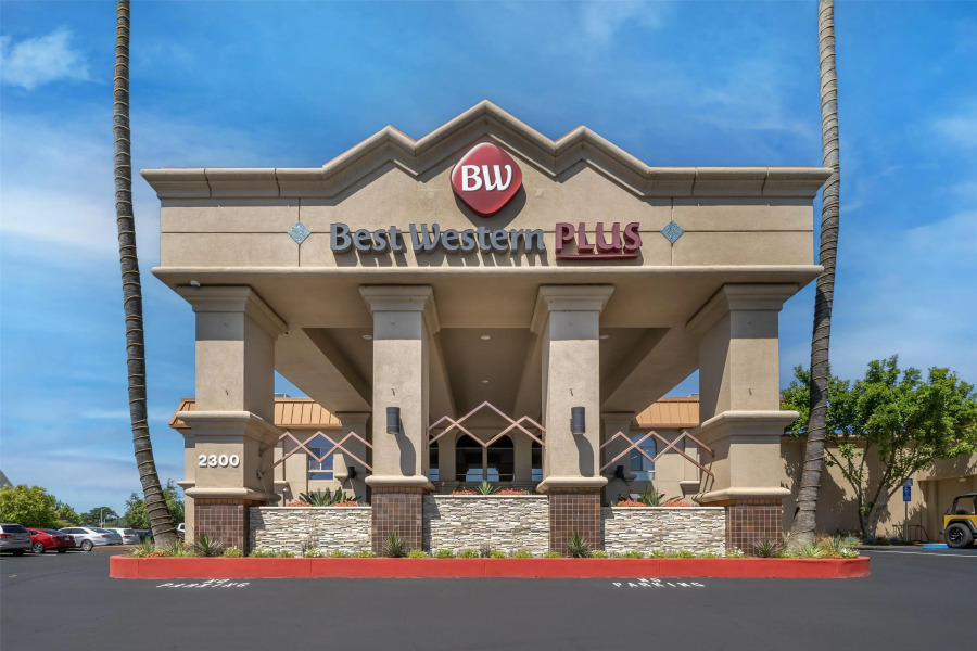 Best Western Plus Hilltop Inn