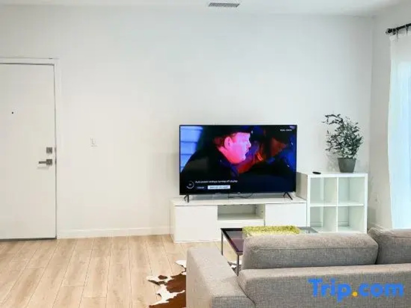 near rowland heights pomona 2 bedroom &2 bath Apt