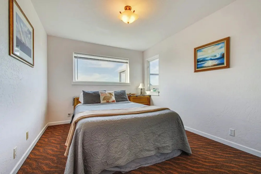 'oceanfront Castle' w/ Hot Tub & Game Room