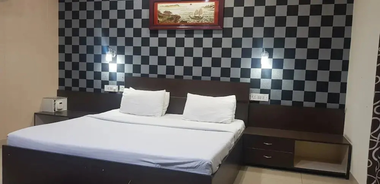 OYO Townhouse 651 Hotel Taksonz