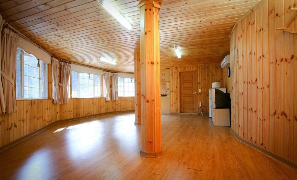 Spring Summer Fall Winter Pension