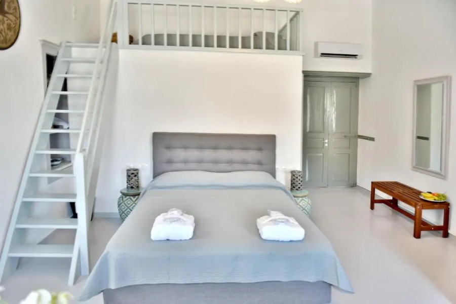 On The Port Mansion studio