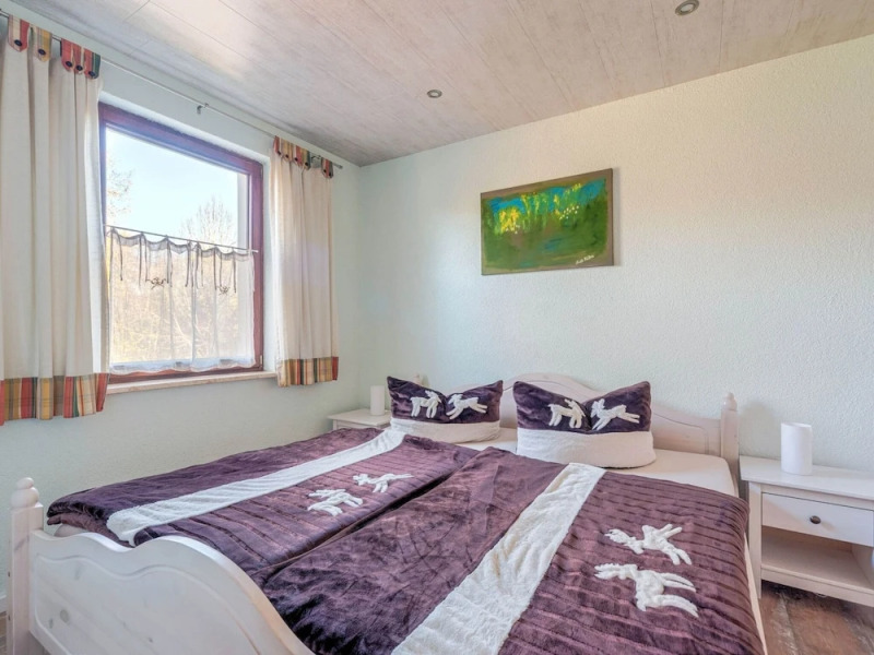 Spacious Apartment near Lake in Guntersberge