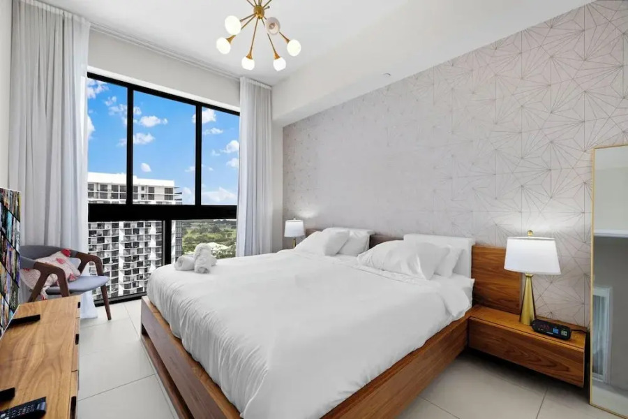 Spacious 2-Bedroom Condo at Doral Park