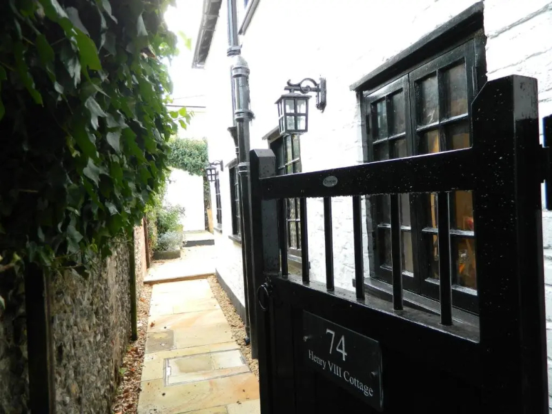 Henry VIII Cottage