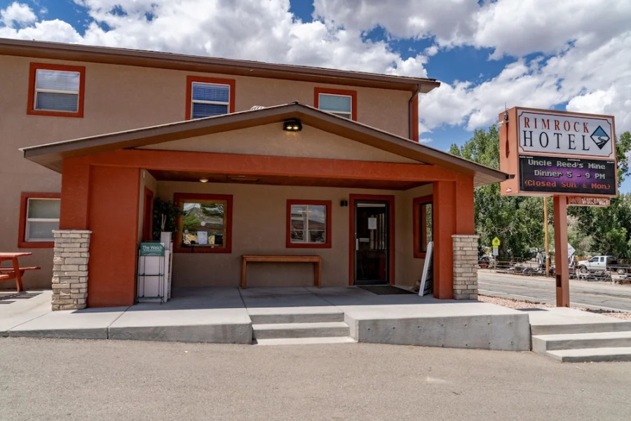 Rimrock Hotel
