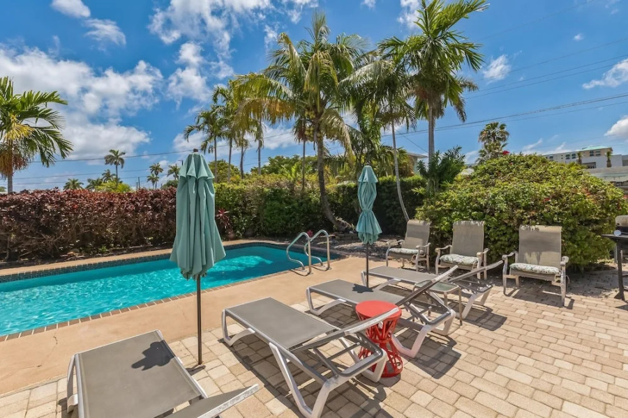 Private Villa With Pool And Sauna 5 Bedroom Home by RedAwning