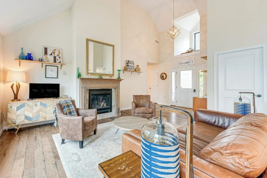 Lakefront Long Pond Home w/ Wraparound Deck!