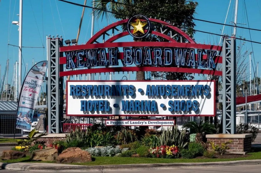 Fun in the Sun in Seabrook Kemah Huge Deck Games Fishing Pet Friendly