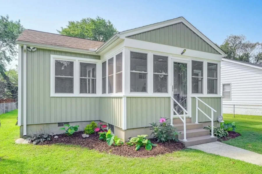 < 1 Mi to Colonial Beach: Coastal Gem w/ 2 Porches