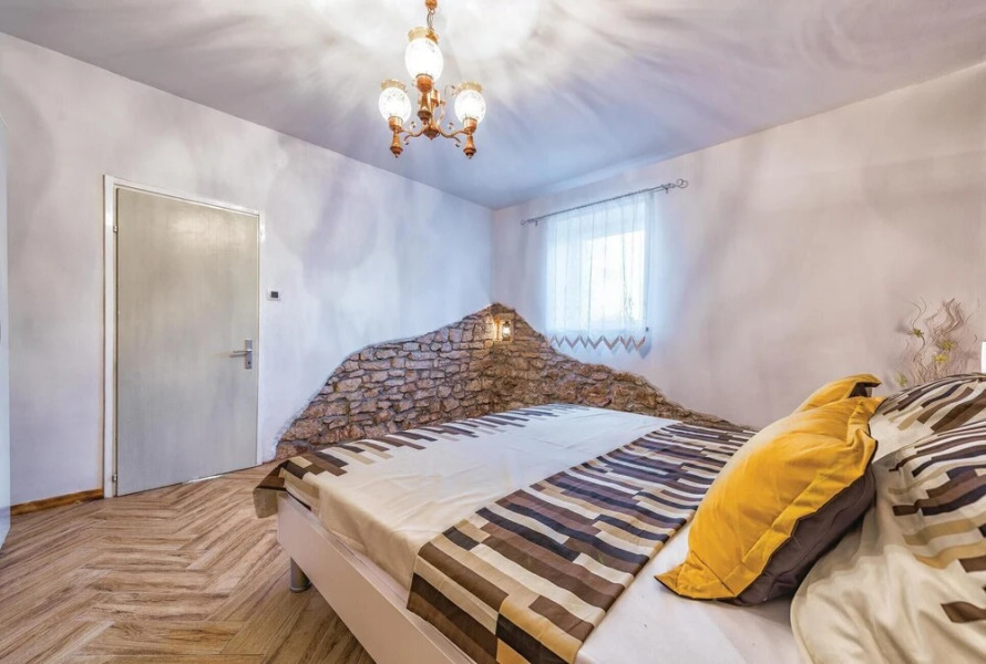 Beautiful Home in Divsici With Wifi and 1 Bedrooms