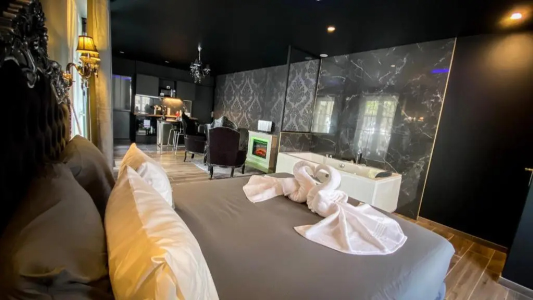 NOUVEAU - LUXURE - Secret Suite - JACUZZI