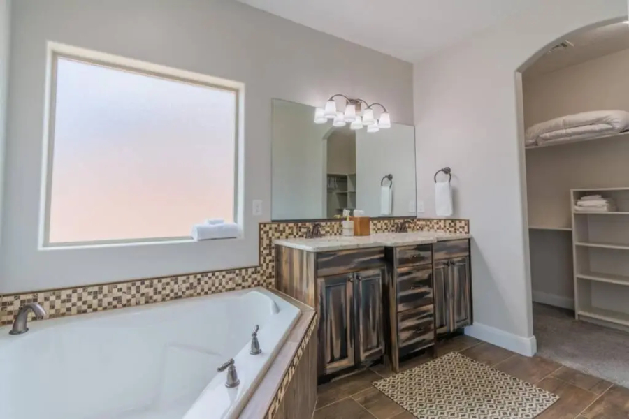 NEW Southern Utah Home w/ Huge Yard - Sleeps 10