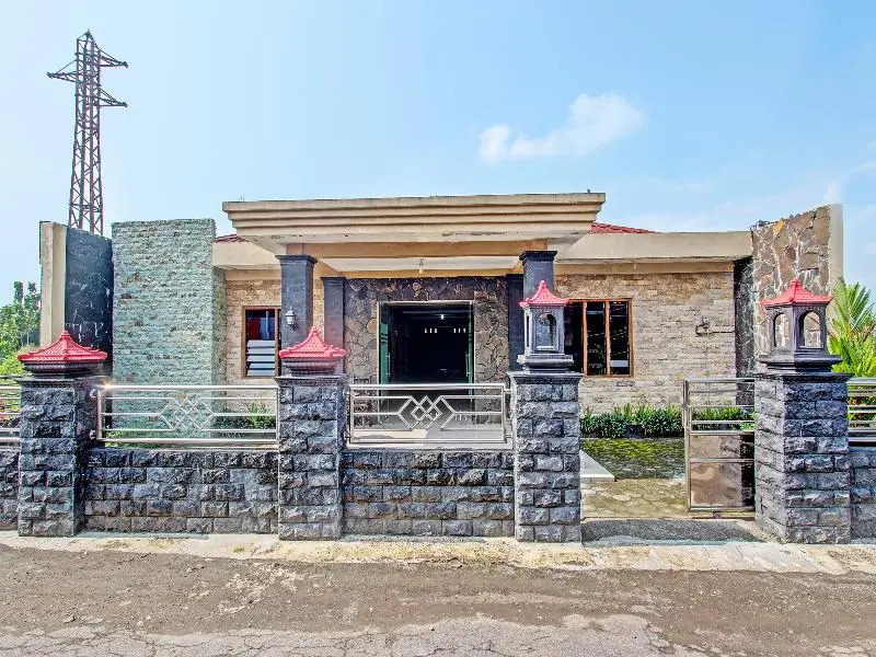 91353 Hotel Surya Andesa