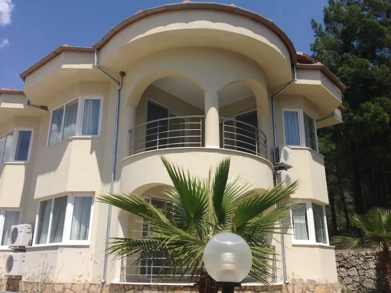 Infinity Lakeside Villa