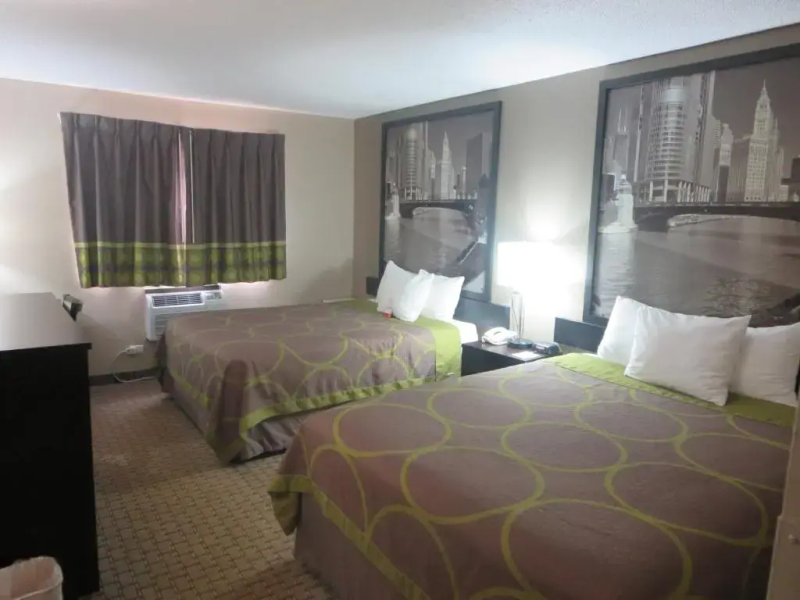 Super 8 Mundelein/Libertyville Area