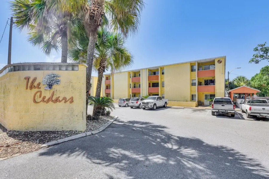 Pool & Beach Access: Lovely Mary Esther Condo!