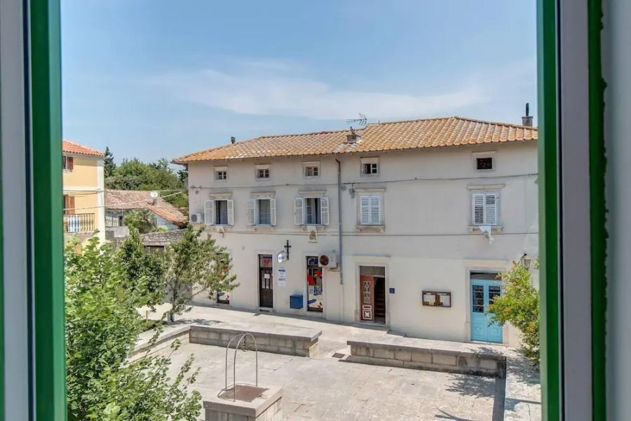 Lovely 15th Century Apartment in Osor