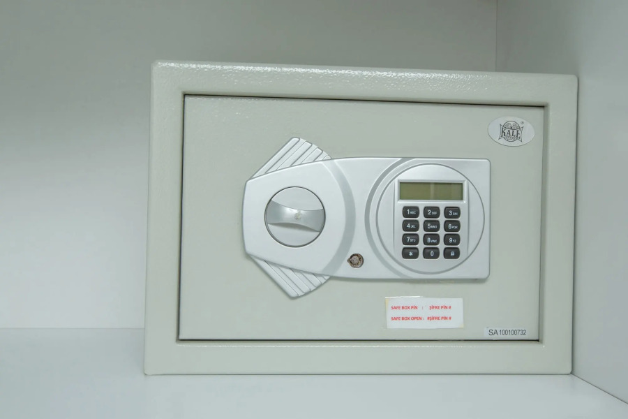 Atlantis Royal Hotel