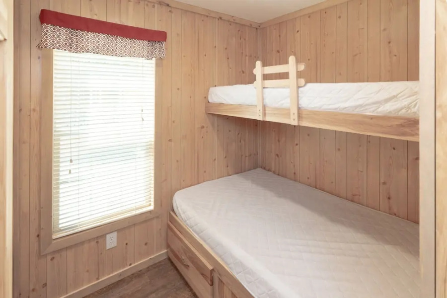 Sun Retreats Adirondack Gateway