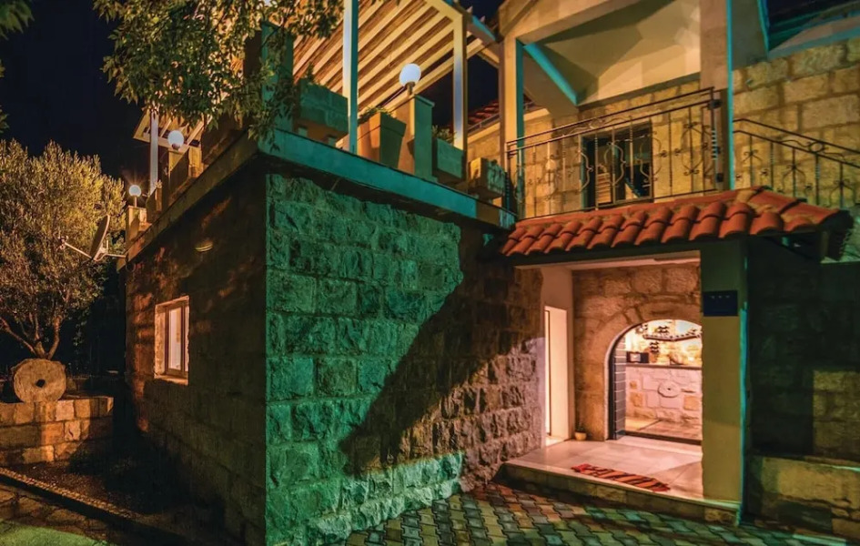 Nice Home in Kucice With Wifi and 4 Bedrooms