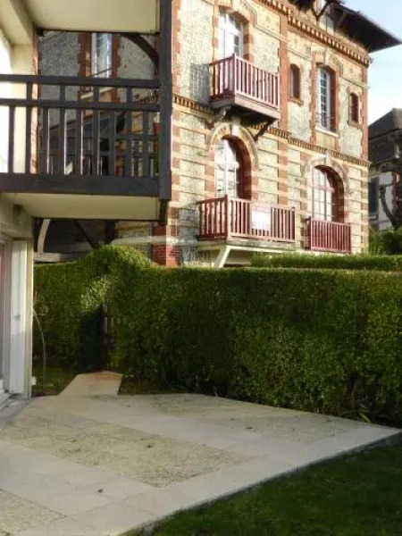 appartement proche mer avec jardin ensoleillé