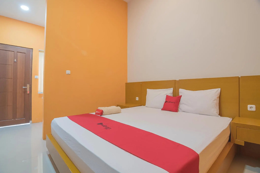 RedDoorz near Alun Alun KC Haurgeulis