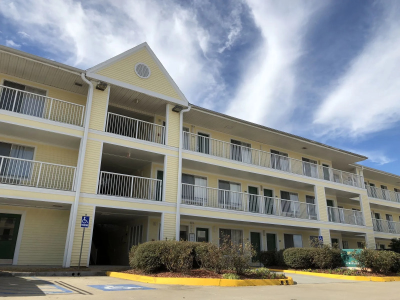 HomeTowne Studios by Red Roof Lake Charles - Sulphur