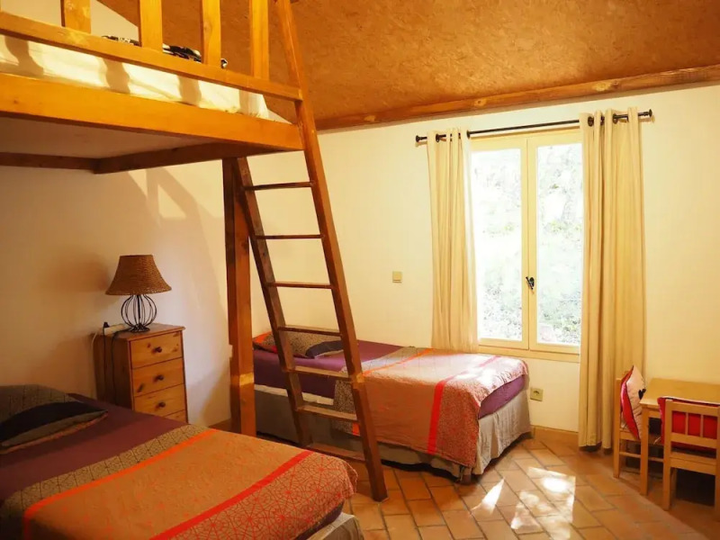 Nice Holiday Home With Private Pool in the Luberon Park, Grambois