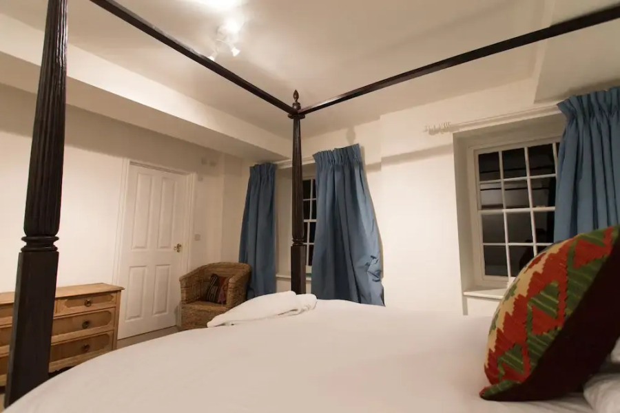 The Holford Arms - Campground