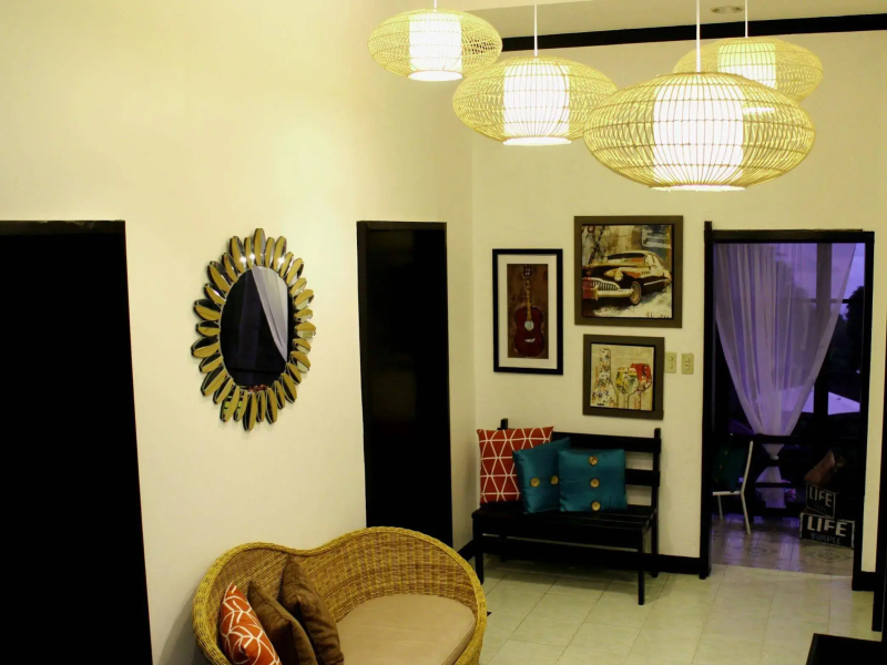 Mountain Breeze Hostel Tagaytay Center
