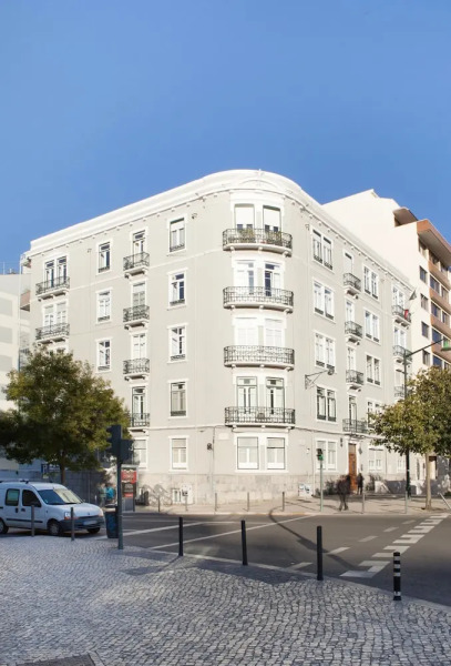 Great Location Close to the Metro