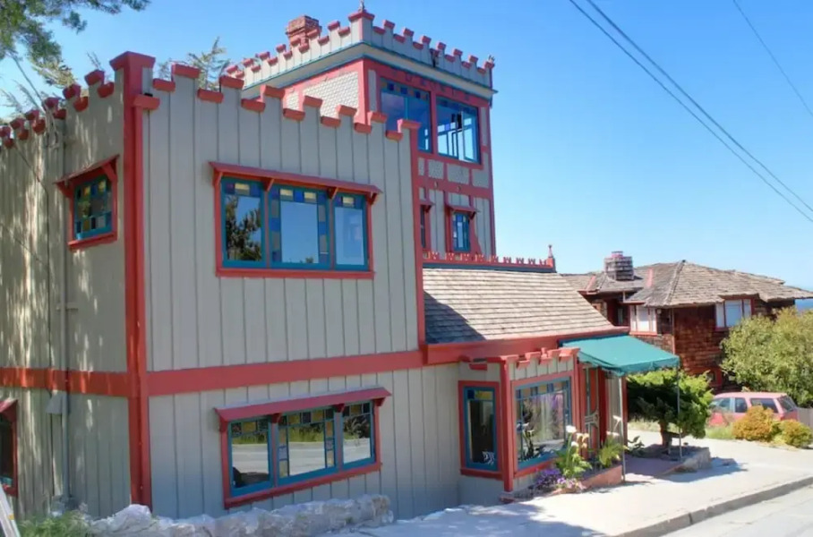 3573 Captain's Castle