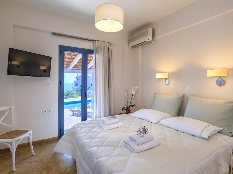 Cozy Villa Irida at Tersanas Chania with Private Pool near Beach & Restaurants