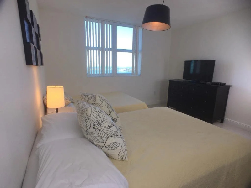 Miami 4Days - One Broadway