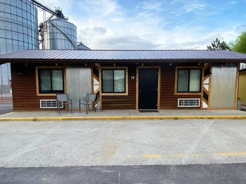 Hansen Inn and Cabins