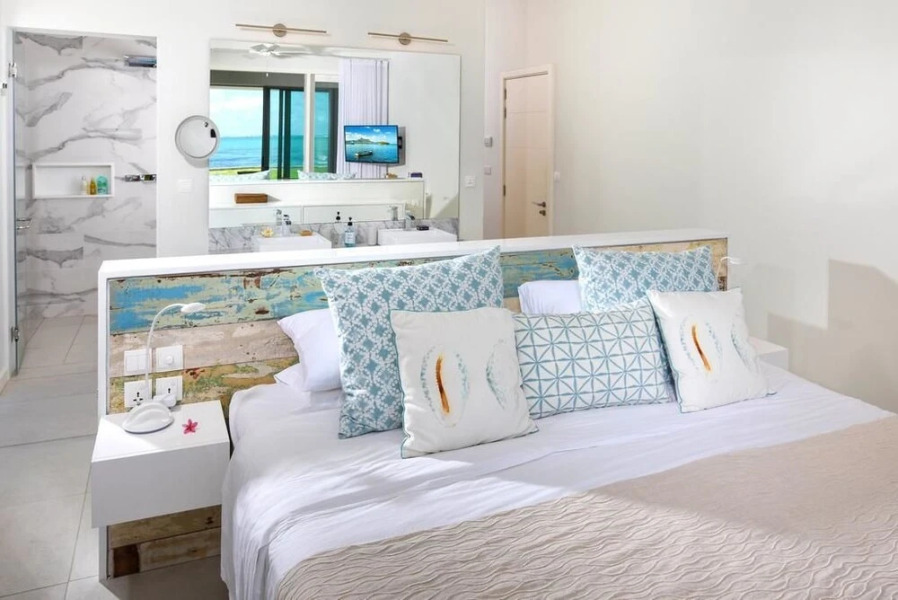 Beach and Pool Poste Lafayette