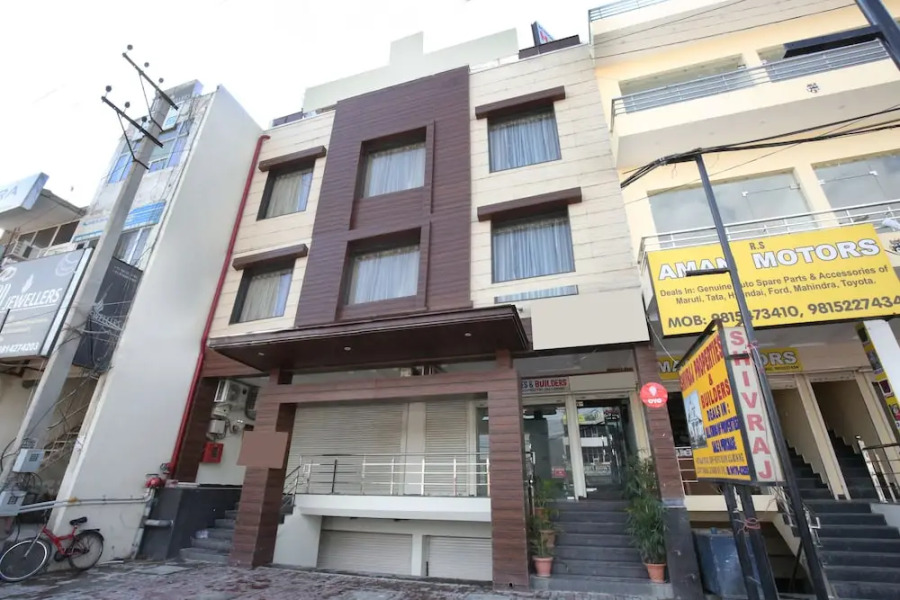 OYO 4897 Hotel The 13een