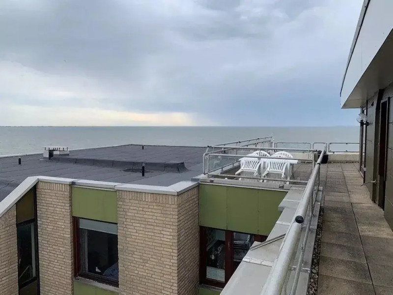 Penthouse by North Sea With Pool and Sauna