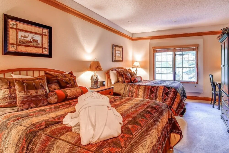Luxury Charter 2 Bedroom Vacation Rental With Quick Access to the Ski Slopes and Beaver Creek Village