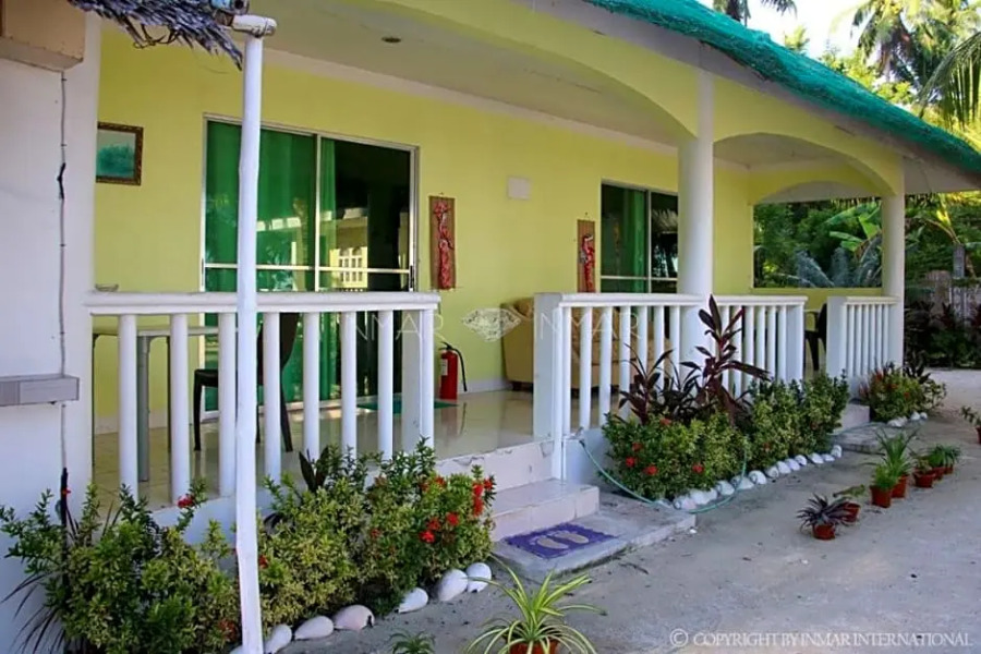 Paradise reef resort