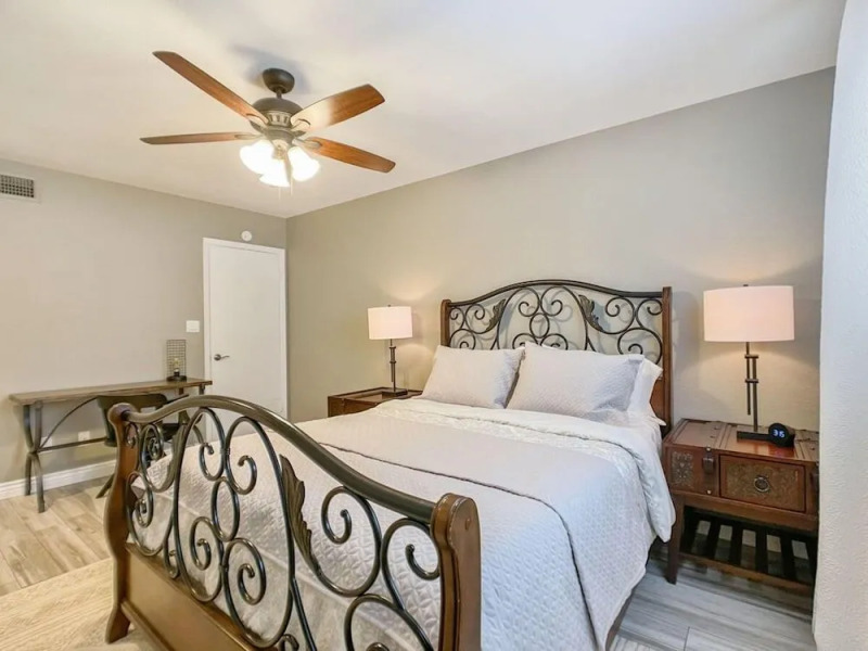 Glendale Charm by Casago