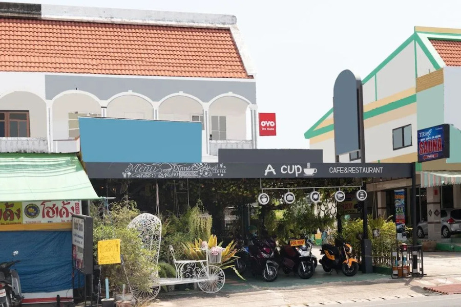OYO 617 Tira Hostel chalong Phuket