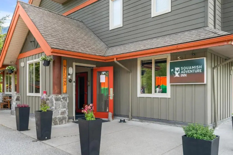 Squamish Adventure Inn & Hostel